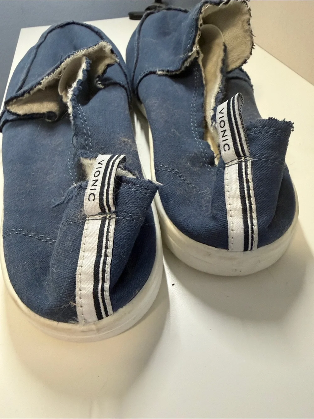 Vionic Malibu size 12W. Navy Slip-On Canvas Shoes with Cream Lining